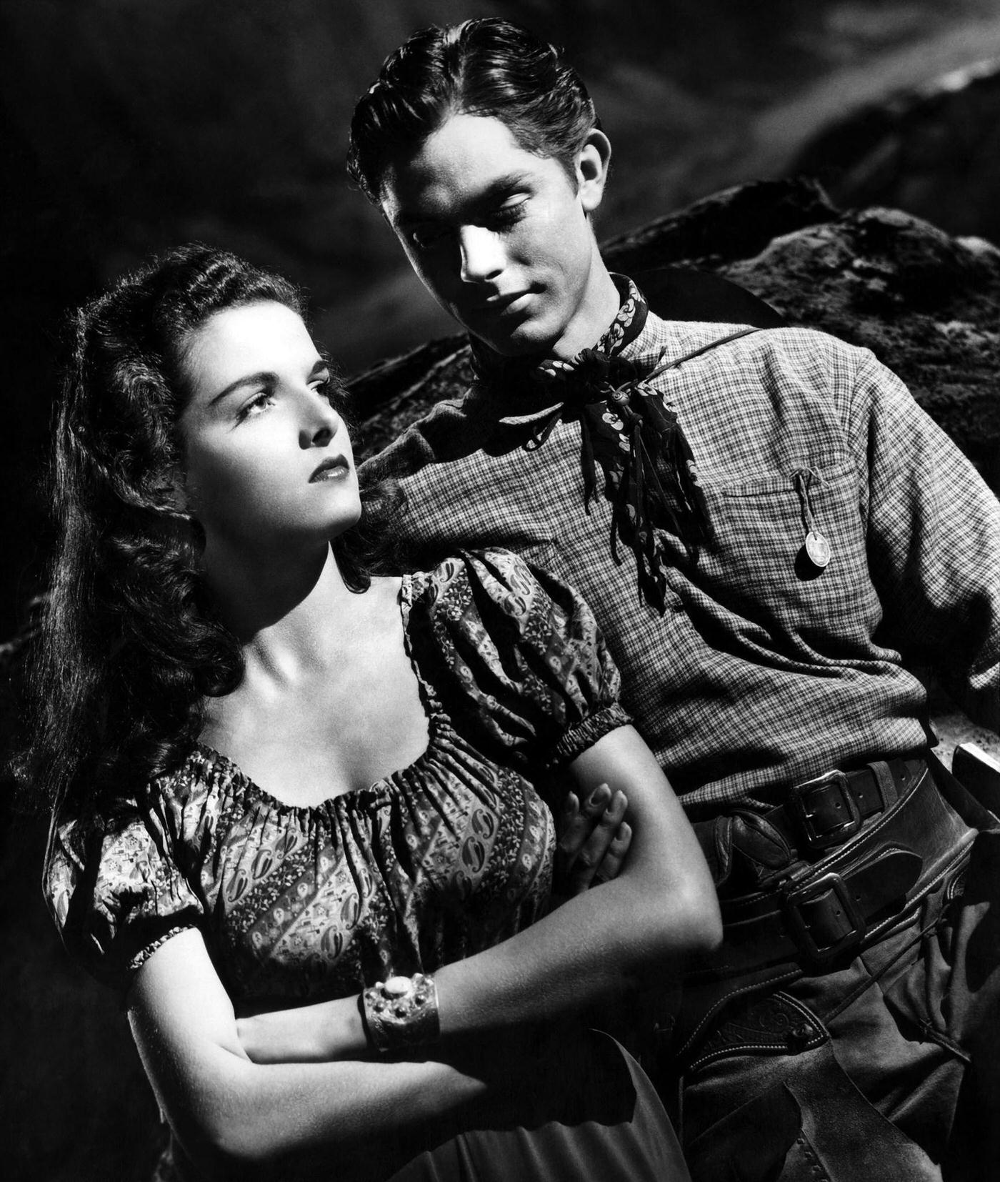 Jane Russell and Jack Buetel in a portrait session for the movie "The Outlaw", 1943