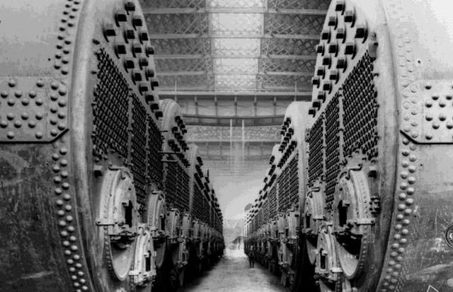 Building the Unsinkable: The Story of the Titanic's Construction and Rise to Fame