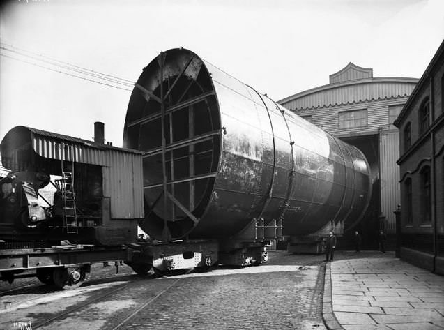 Building the Unsinkable: The Story of the Titanic's Construction and Rise to Fame