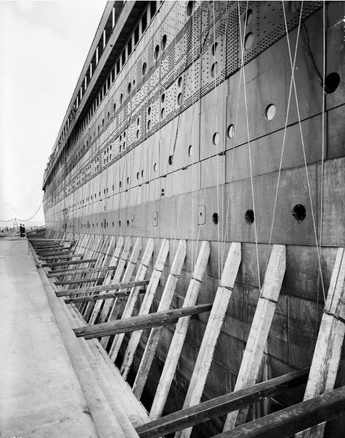 Building the Unsinkable: The Story of the Titanic's Construction and Rise to Fame