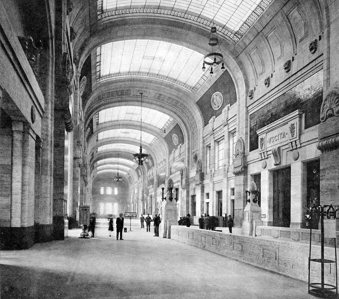 Waiting hall of Milan Railway Station, 1910