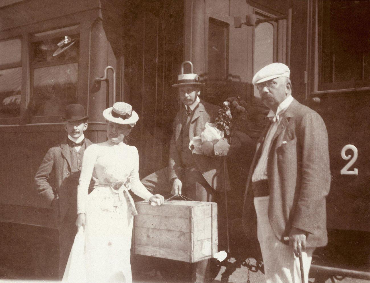 Arrival of the summerguests at Lake Wolfgangsee via train