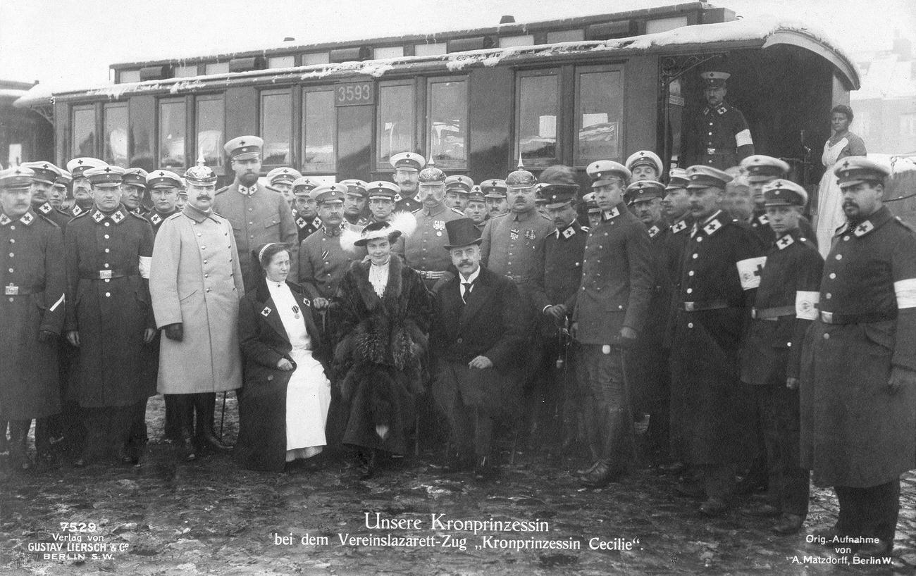 Mecklenburg-Schwerin wife of Wilhelm of Prussia, Crown Prince - visit the lazaret train 'Kronprizessin Cecilie'