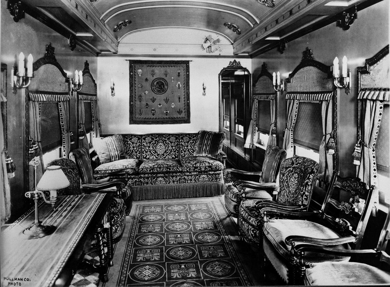 Reception room of the Mexican presidential train presented at the World's Fair of Chicago, 1933.