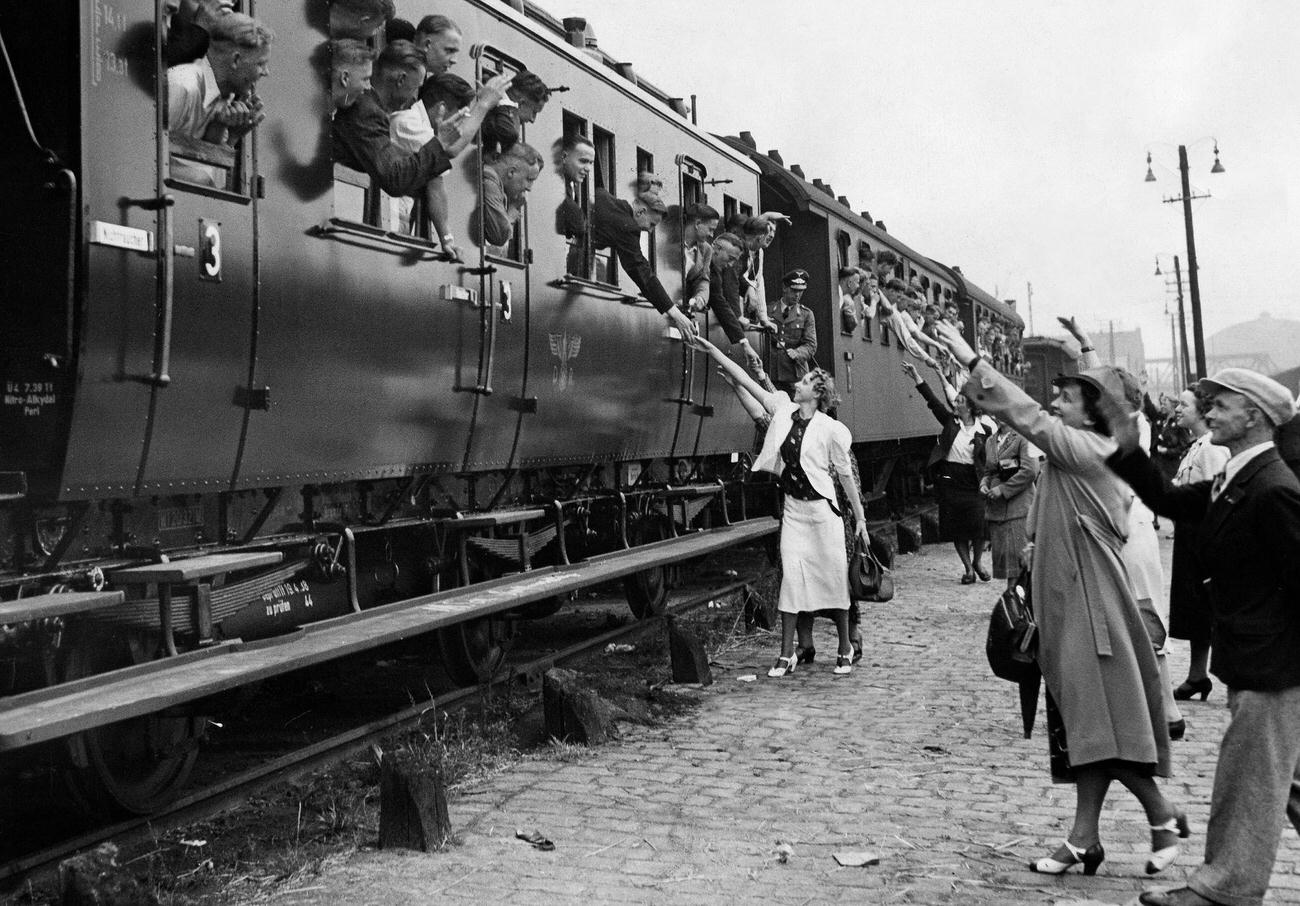 Farewell of German recruits of the air force ' Luftwaffe ' at a train station in Berlin