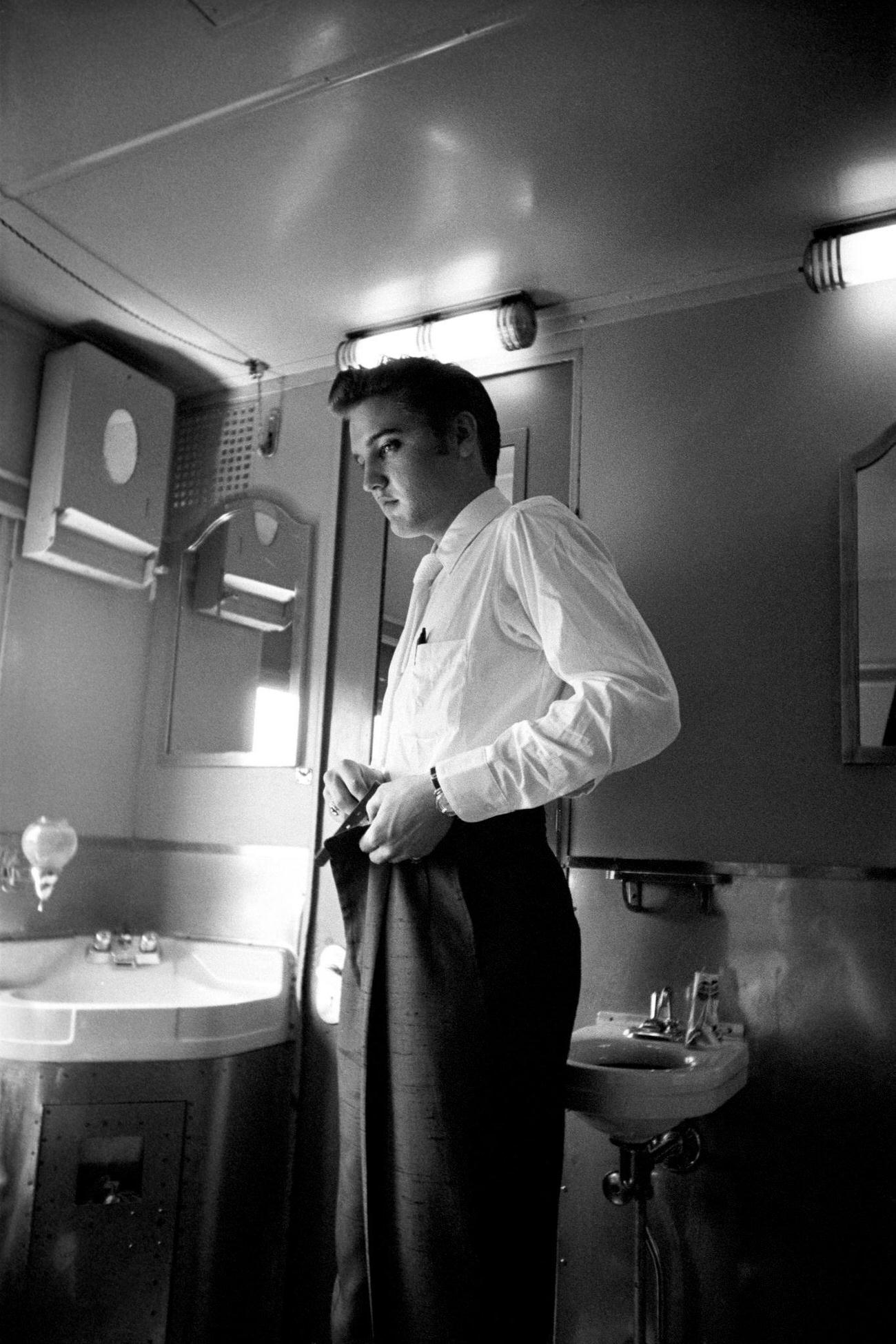 Elvis on the Train, 1956