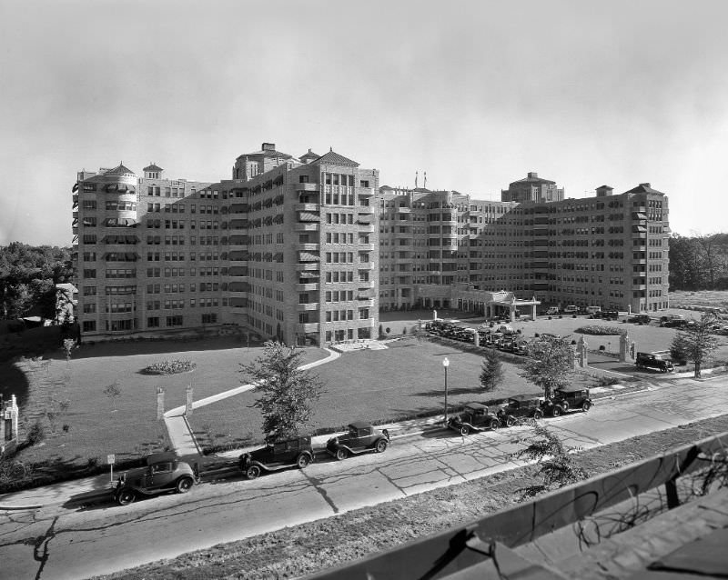 Shoreham Hotel from across Calvert Street, Washington, D.C., 1932