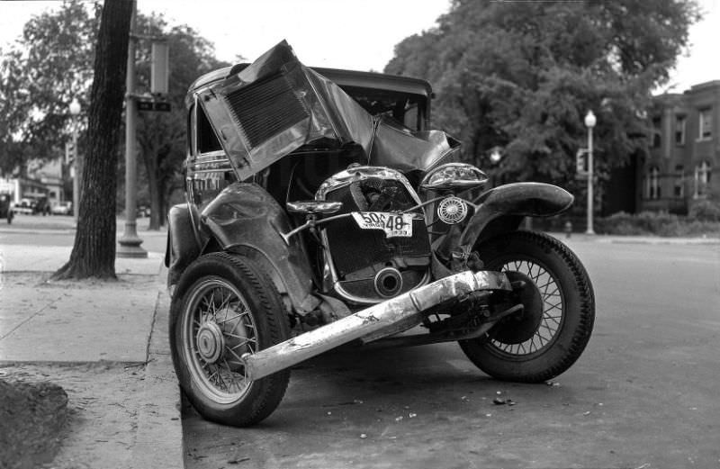 Front of wrecked automobile, Washington, D.C., 1933