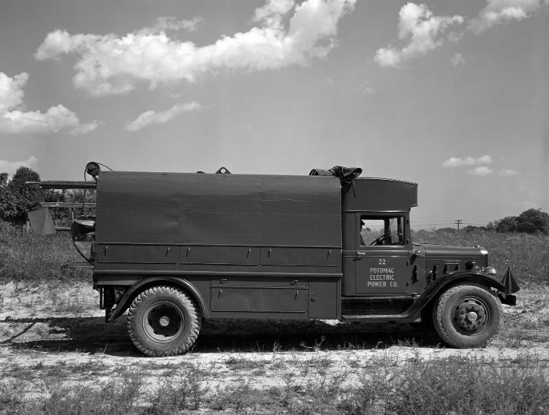 Potomac Electric Power Co. service station building, 10th Street and Florida Avenue. Linemen's truck, Washington, D.C., 1935