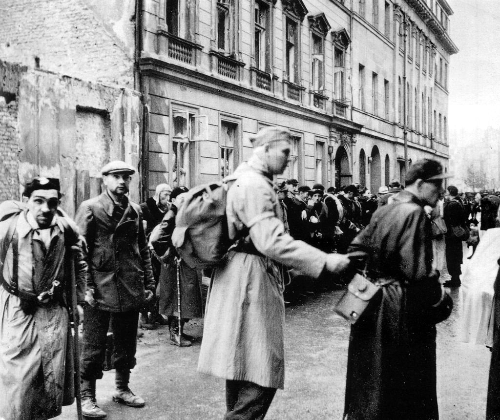 Polish partisans preparing to leave Warsaw.