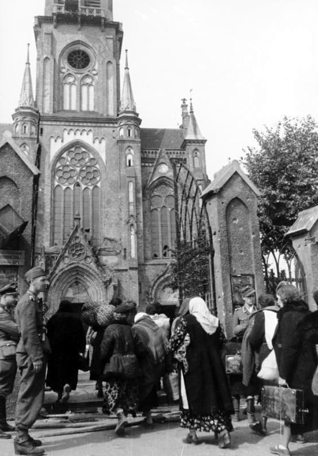 Residents of the Wola district being herded into a local church (św Wojciecha) prior to being evacuated from Warsaw.