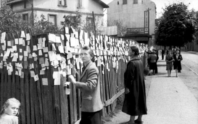 Women seeking information about their families after being deported to Pruszków.