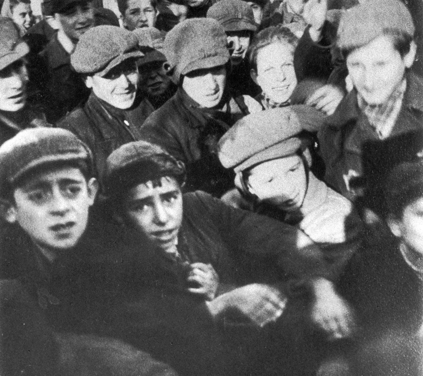 Children and young adults in the Warsaw Ghetto, 1940