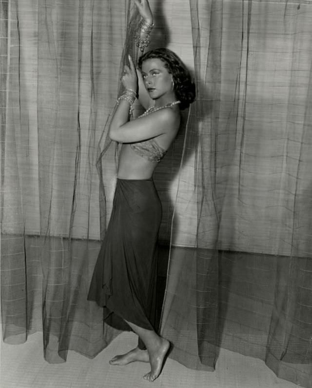 Journey to the Heart of Darkness: Fabulous Photos of Hedy Lam in White Cargo 1942