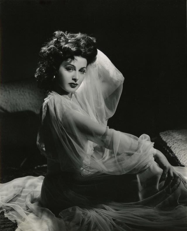 Journey to the Heart of Darkness: Fabulous Photos of Hedy Lam in White Cargo 1942