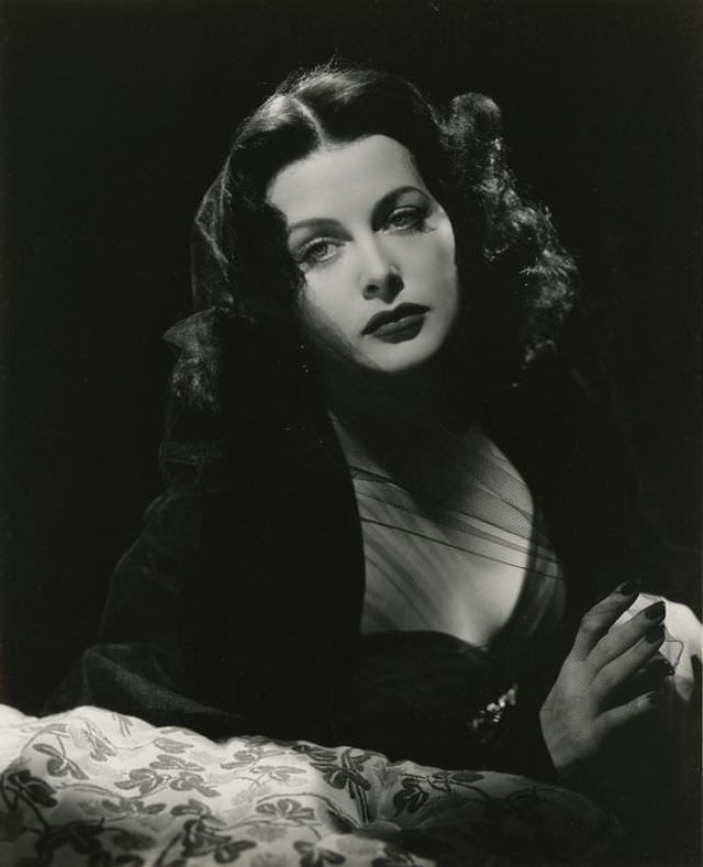 Journey to the Heart of Darkness: Fabulous Photos of Hedy Lam in White Cargo 1942