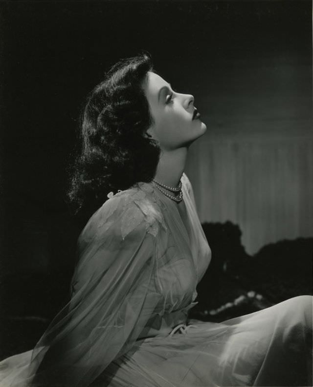 Journey to the Heart of Darkness: Fabulous Photos of Hedy Lam in White Cargo 1942