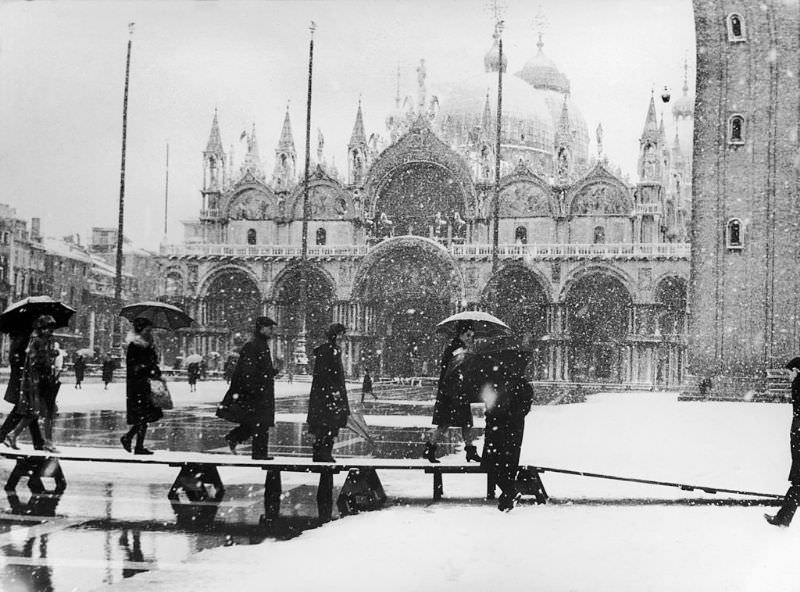 Piazza San Marco covered in snow, 1963.