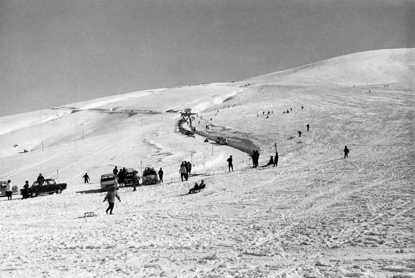 Children and adults having fun on the snow in Maielletta. Pennapiedimonte, 1960s