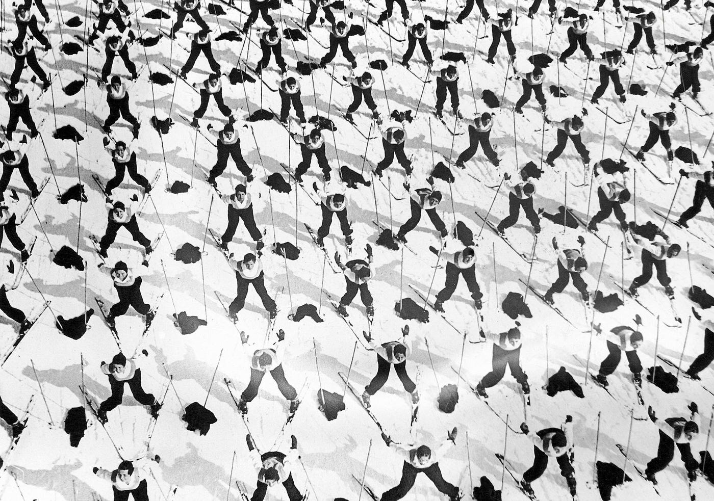 Fascism took advantage of the people's verve for ski-sport for their own purpose, like here in Italy, 1935