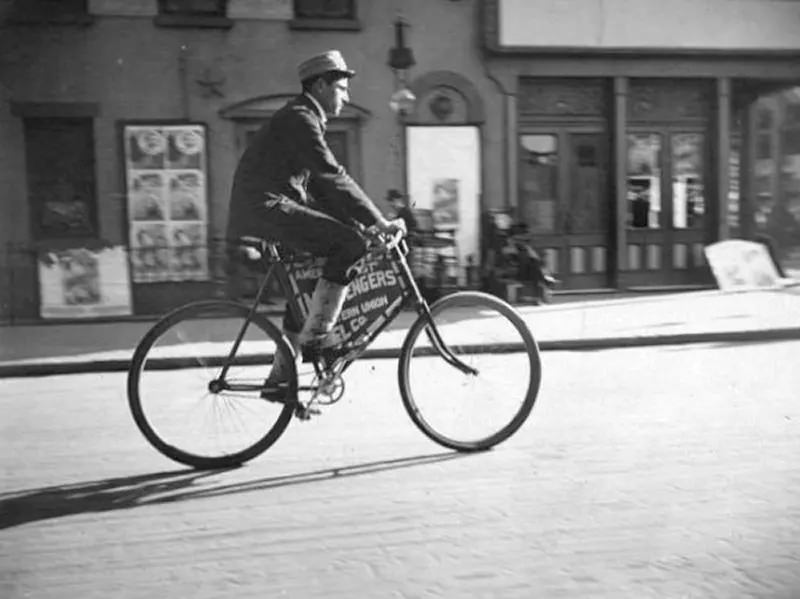 Cycle messenger.
