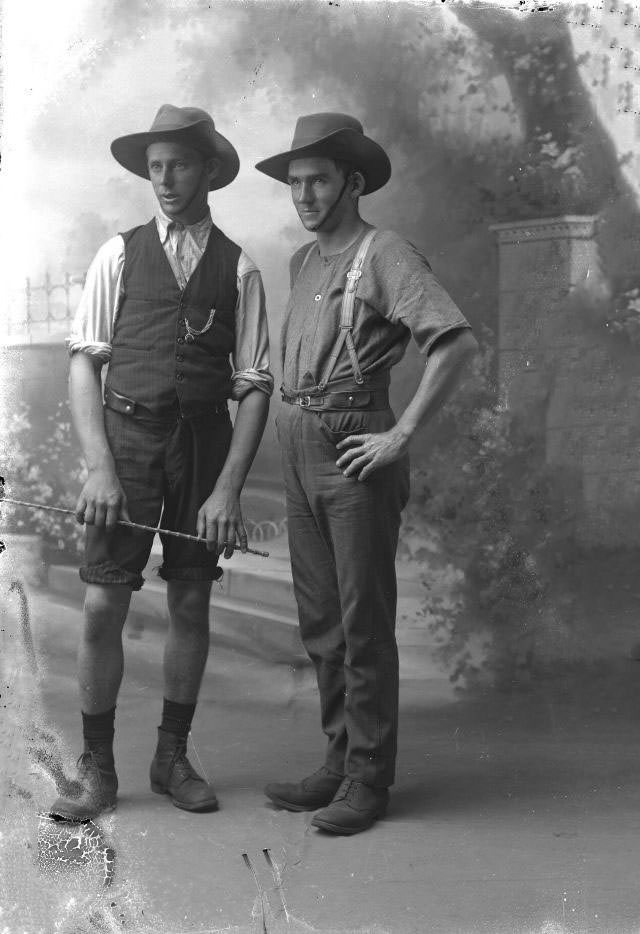 Two Australian soldiers, WWI
