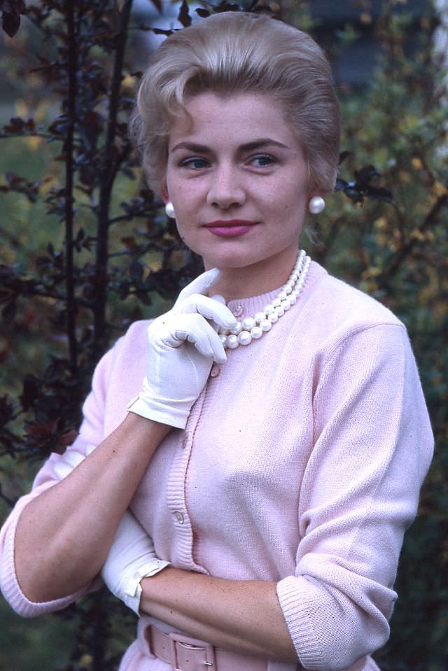 Arlene Smith, age 28, November 1962