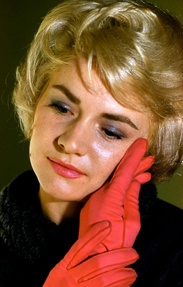 Arlene Smith, pink gloves, March 1962