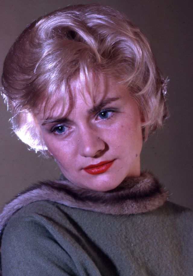 Arlene Smith, wearing mink, March 1962