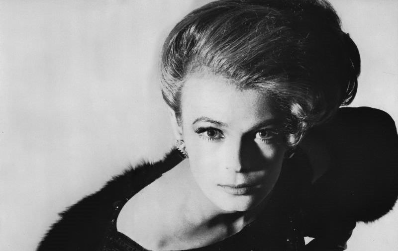 The Timeless Beauty of Anne de Zogheb: A Fashion Model Like No Other