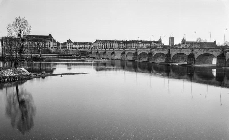 Stunning Photos of France in 1989 by an American Student
