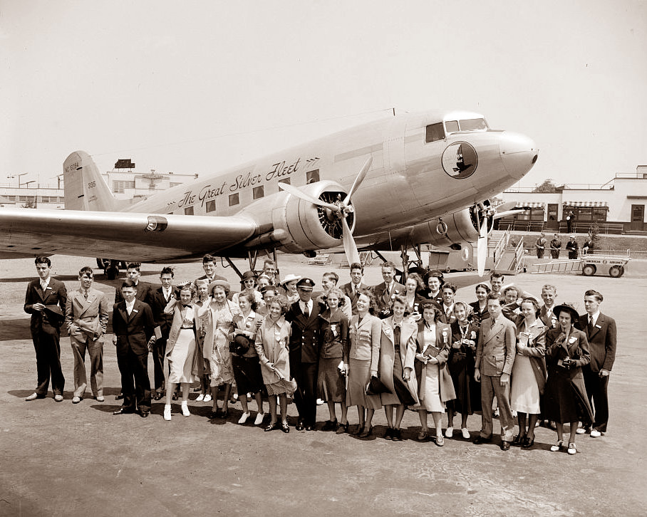 Passengers at the airport in Washington DC, 1938