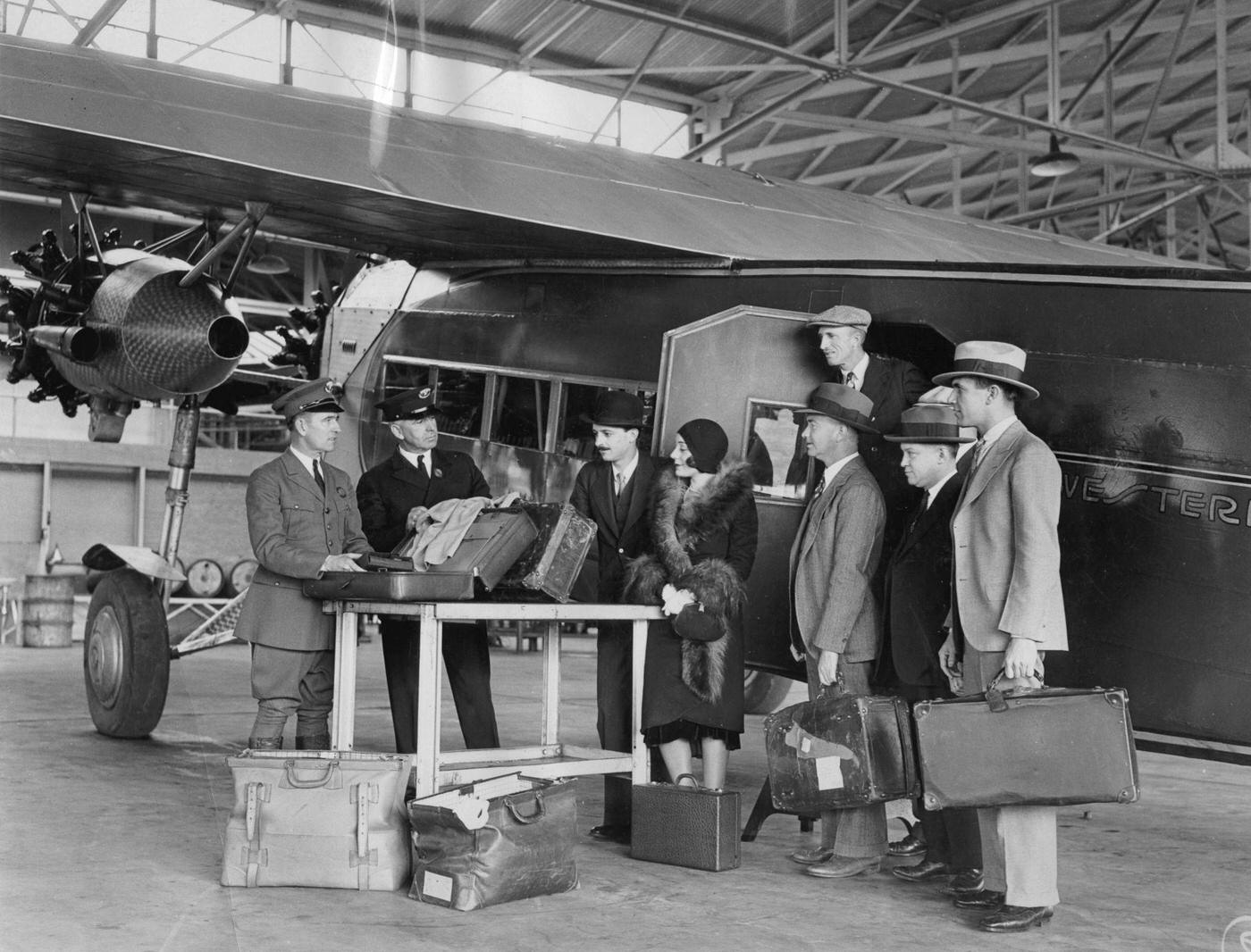 Passengers of a plane from Mexico to Los Angeles, 1930