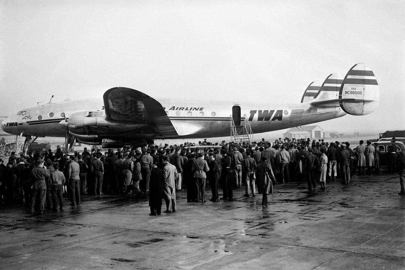 The Transcontinental & Western Air airlines (T&WA, TWA from 1950) Lockheed Constellation named "Paris Sky chief" with registration number NC86505 arrives at Orly airport near Paris.