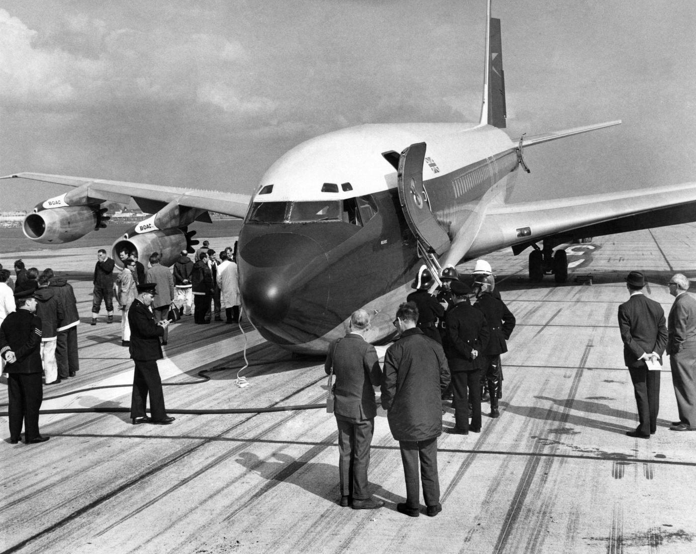 Emergency landing of a Boeing 707 at Heathrow Airport. April 1967.