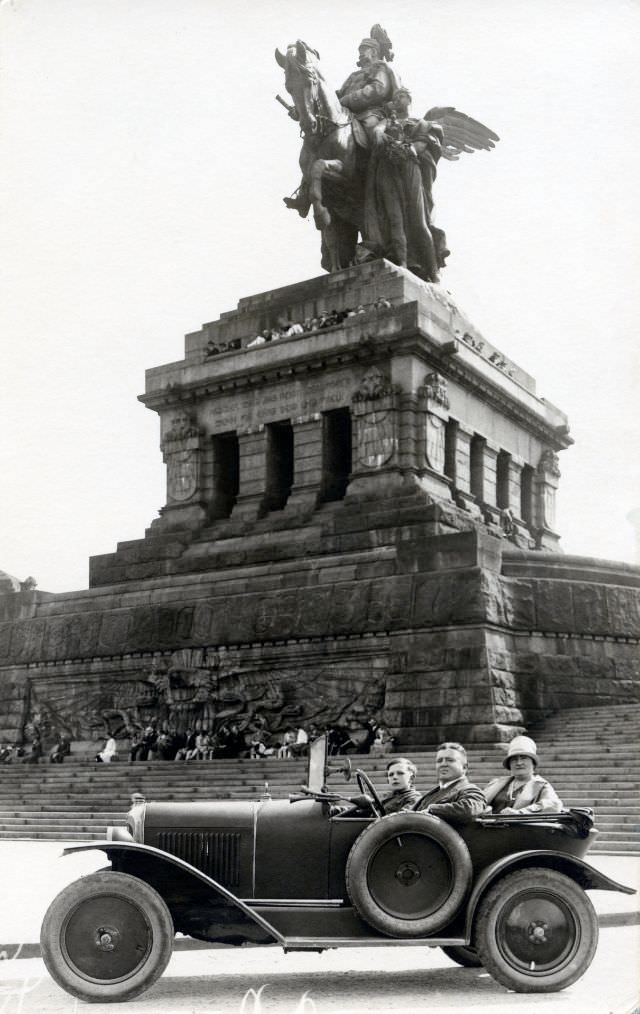 German family in Citroën at Deutsches Eck, 1925