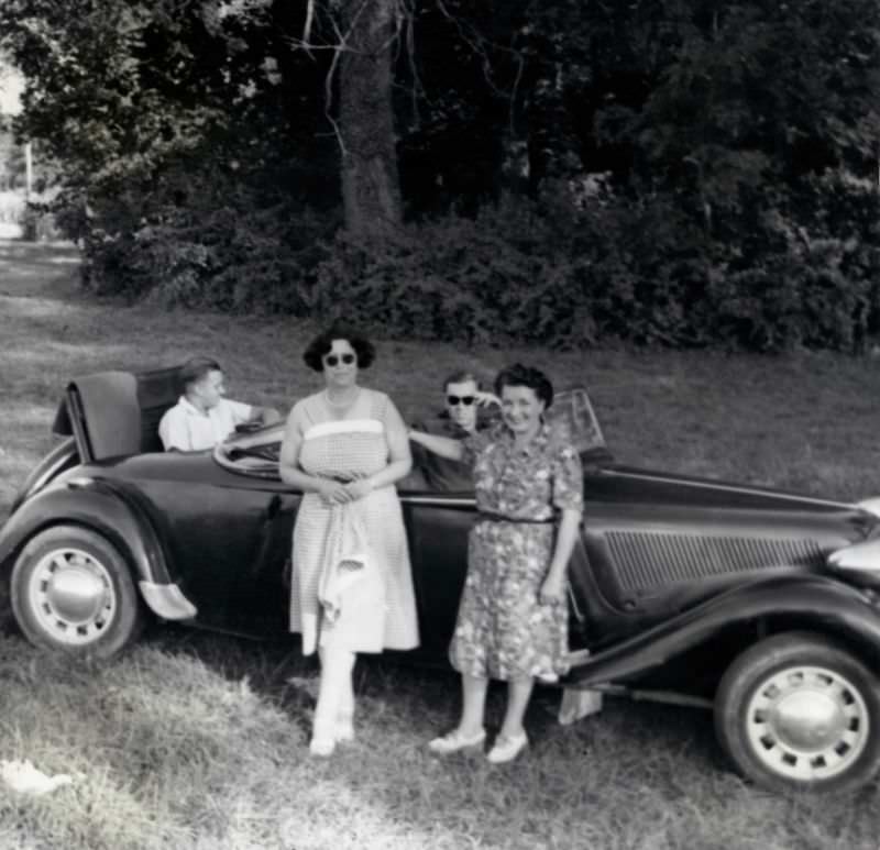 Group with Citroën 11 CV Cabriolet near the Rhine, 1950