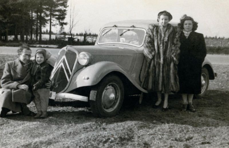 Belgian family with Citroën 11 CV in sunny countryside, 1950