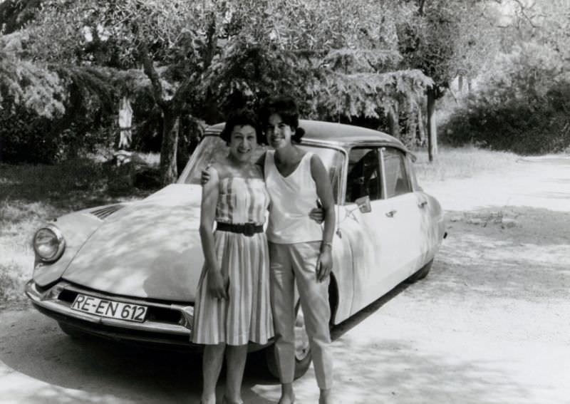 Mother and daughter with Citroën DS in Recklinghausen, West Germany registration, 1960