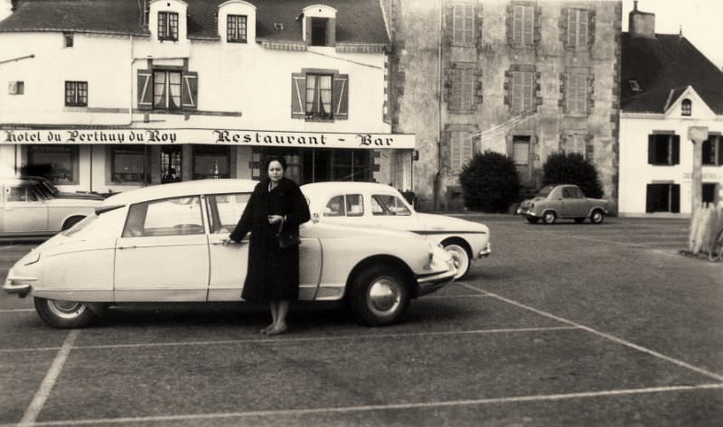 Lady with Citroën DS in front of Le Perthuy du Roy hotel in Brittany, June 1961