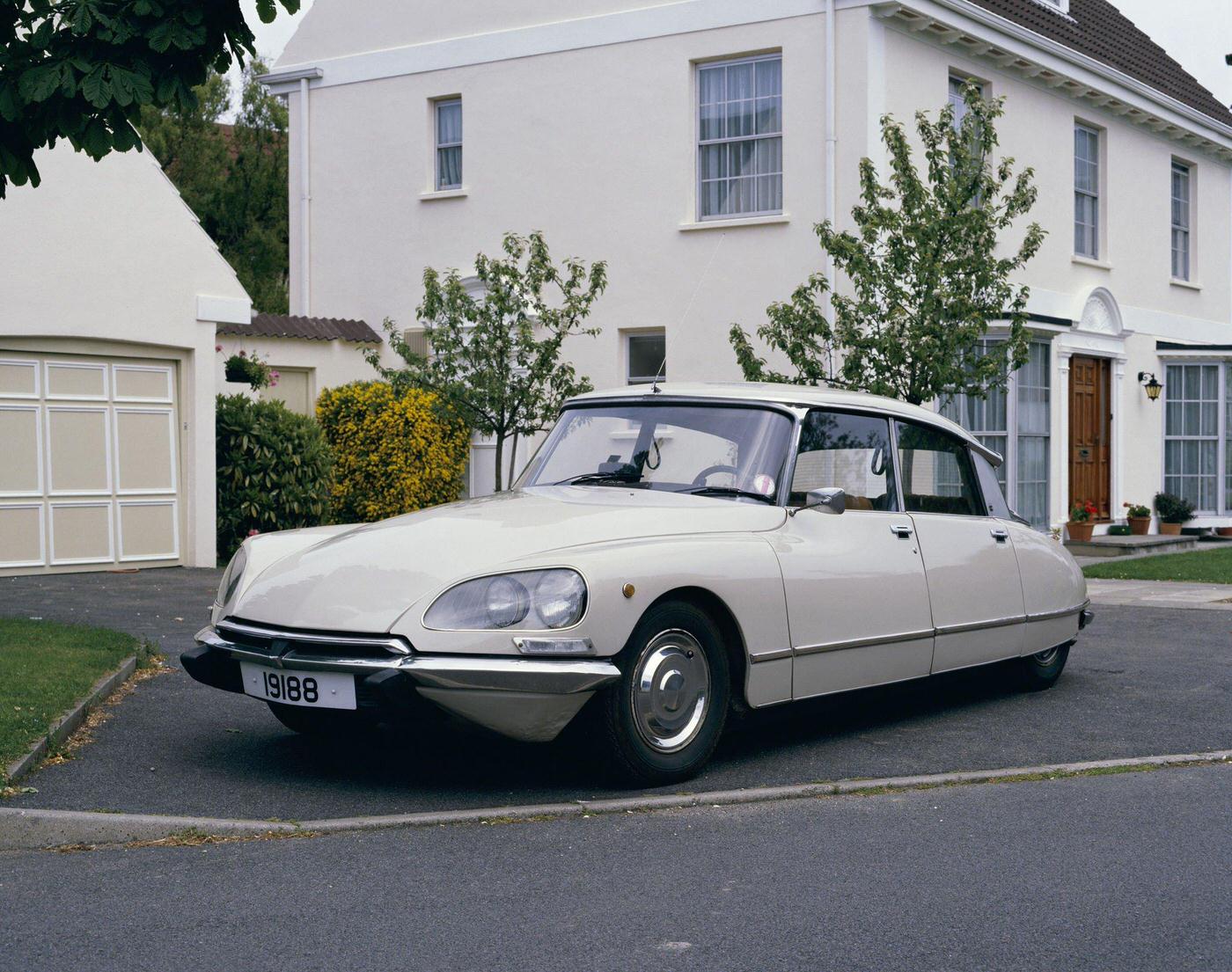 A 1972 Citroën DS21 Pallas