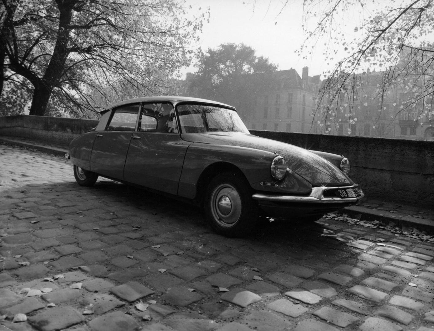 A 1961 Citroën ID 19.