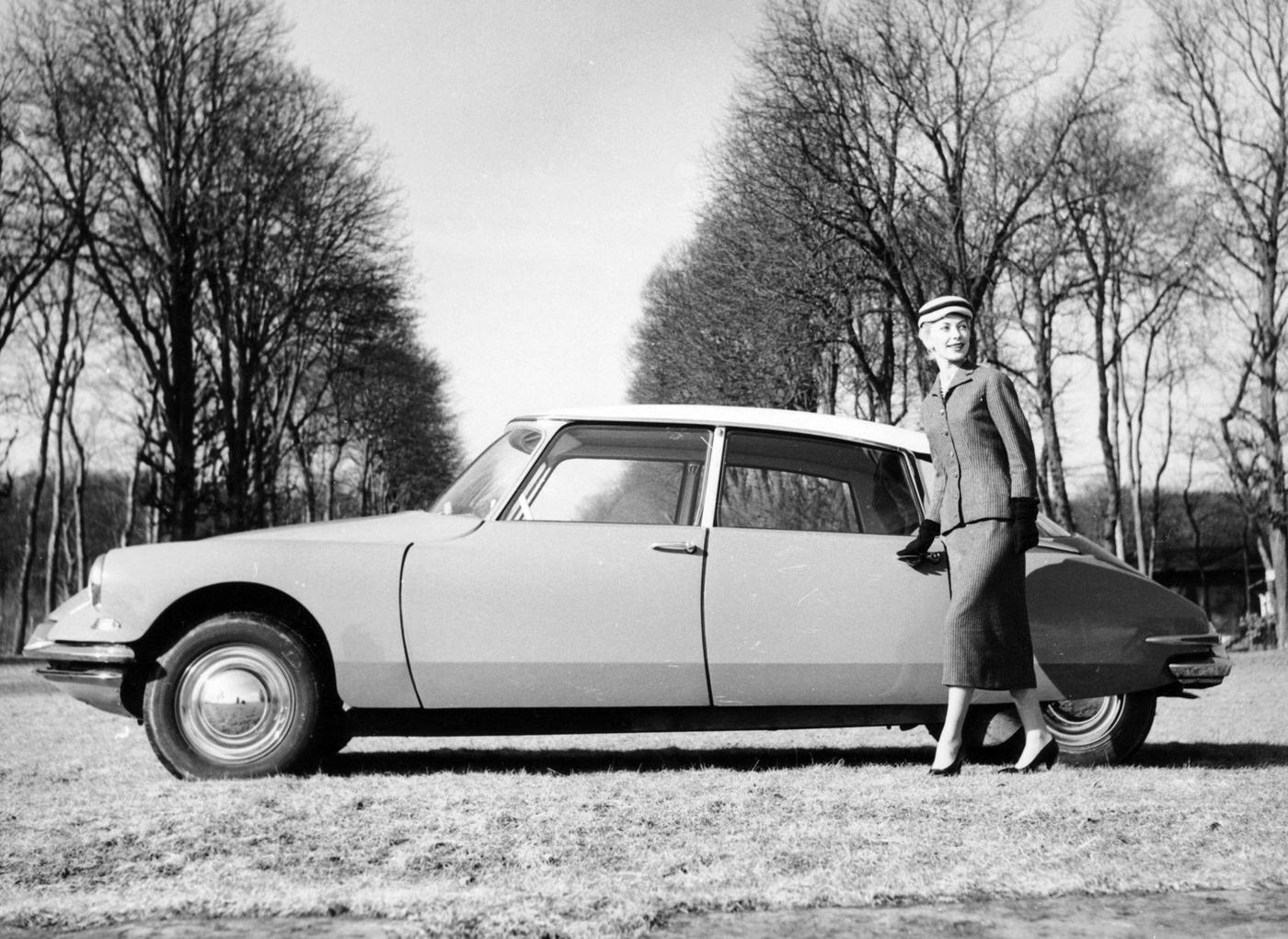 A model posing with a 1957 Citroën ID 19 in 1957.