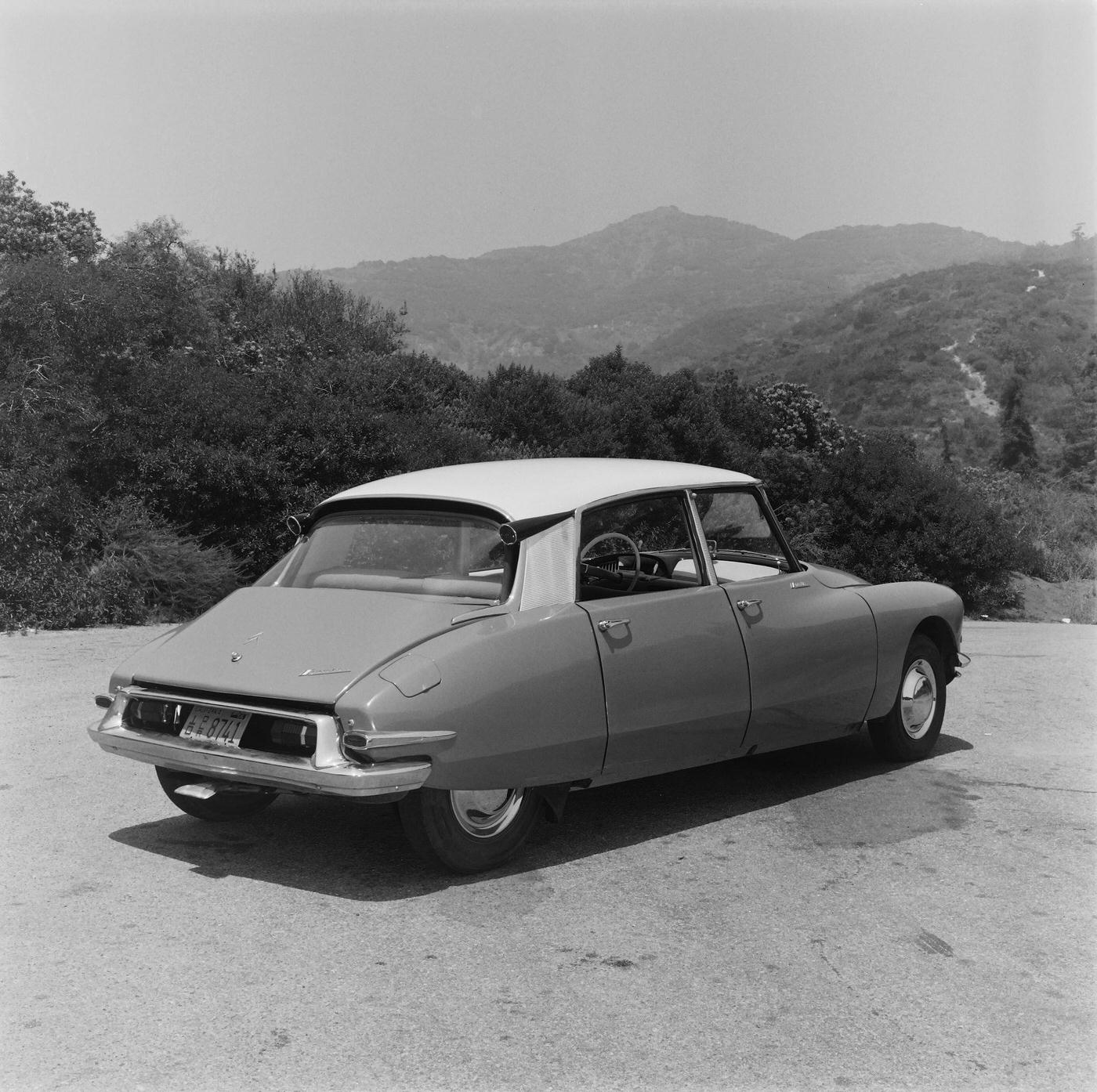 Road test of the 1956 Citroen DS19 in the United States, 1956
