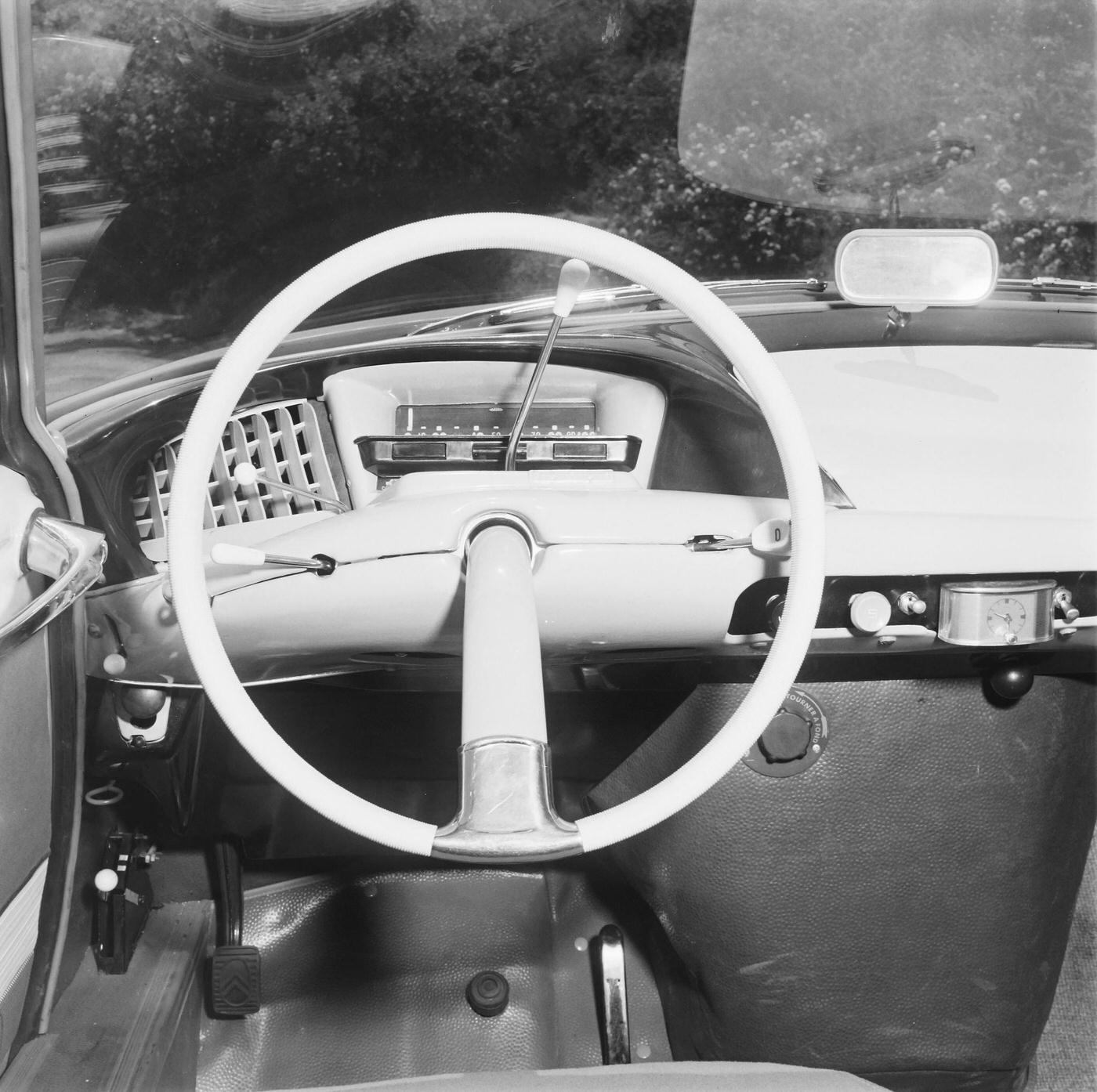 1956 Citroen DS19 Road Test, 1956.