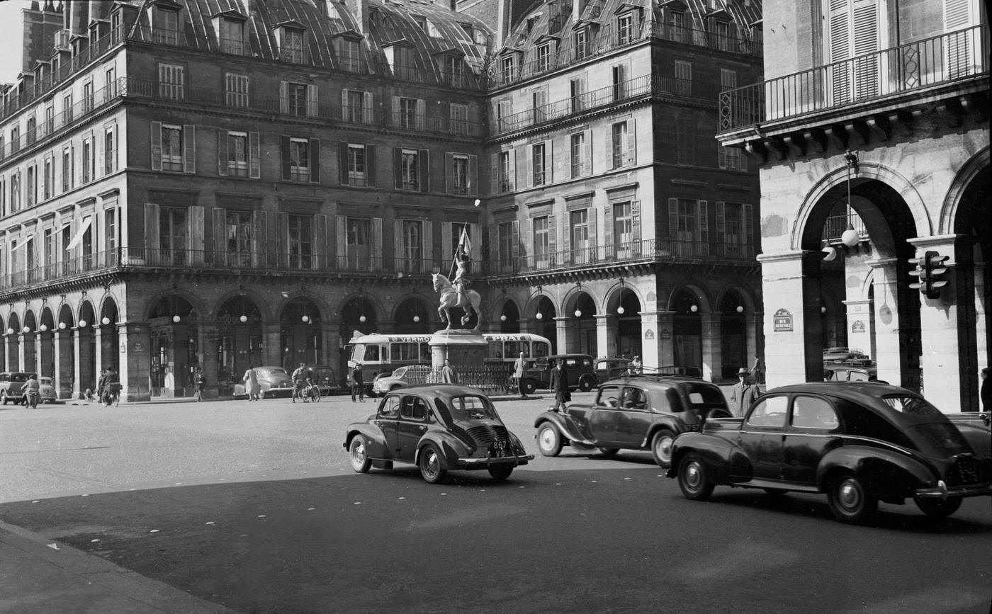 Paris, Place des Pyramides (1st district), 1948.
