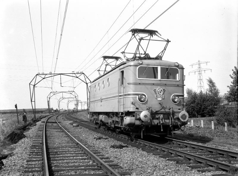 The first locomotive arrives on July 7, 1950 in Tilburg, to arrive 2 days later to Amsterdam Zaanstraat
