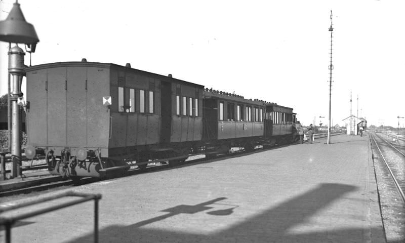 Train with no fewer than three carriages ready for departure to the capital. The locomotive personnel have arrived at their machine packed and ready to go, Aalsmeer, circa 1950