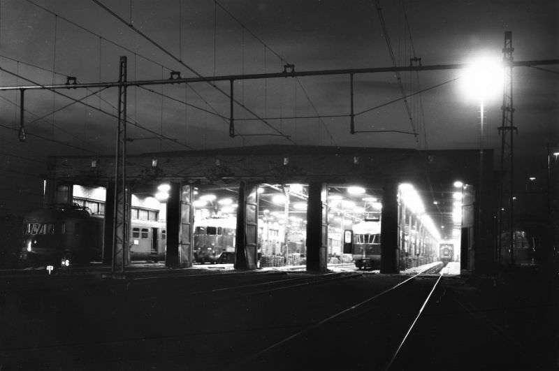 In front of the warehouse of the Werkplaats Zaanstraat, October 29, 1951