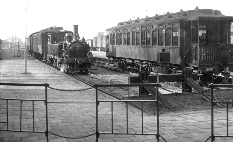 Remnants of the Haarlemmermeer railway lines, which were still just in passenger service, February 1950